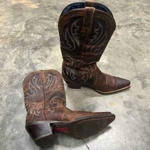 Brown leather Ariat boots w/ blue stitching. Size 8